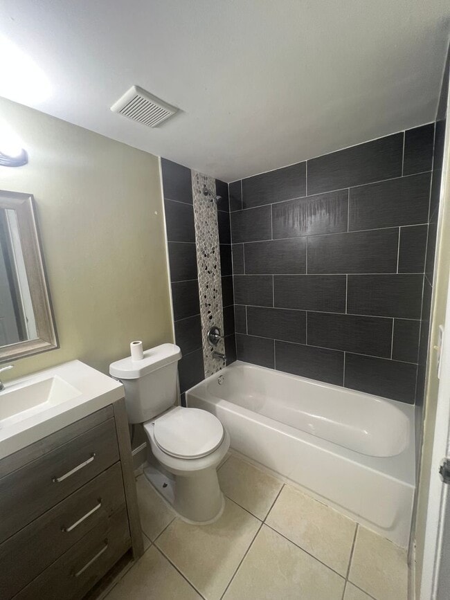 Building Photo - 2Bed / 2 Bath
