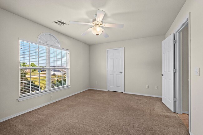 Building Photo - 3 Bed, 2 Bath Home Near Osage Park & Walma...