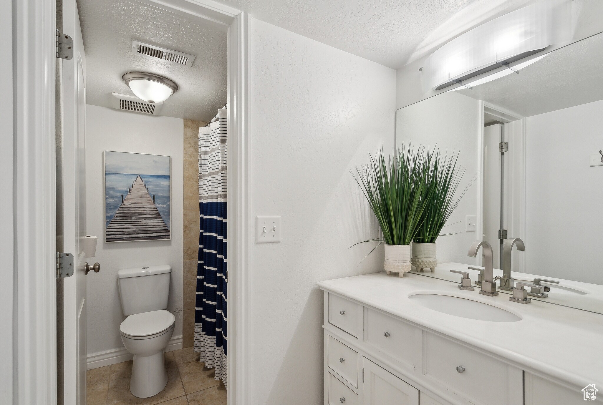Secondary bathroom - 1044 E 400 S