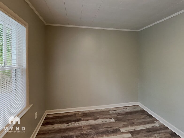 Building Photo - 1445 Echols Dr