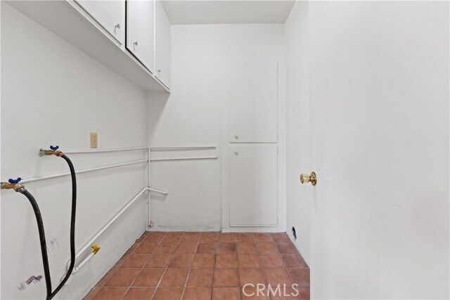 Building Photo - 132 1st Pl