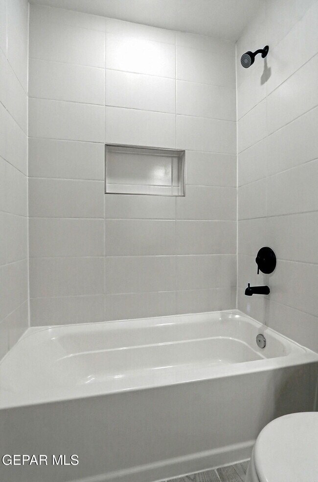 Building Photo - 941 Sandhurst Pl