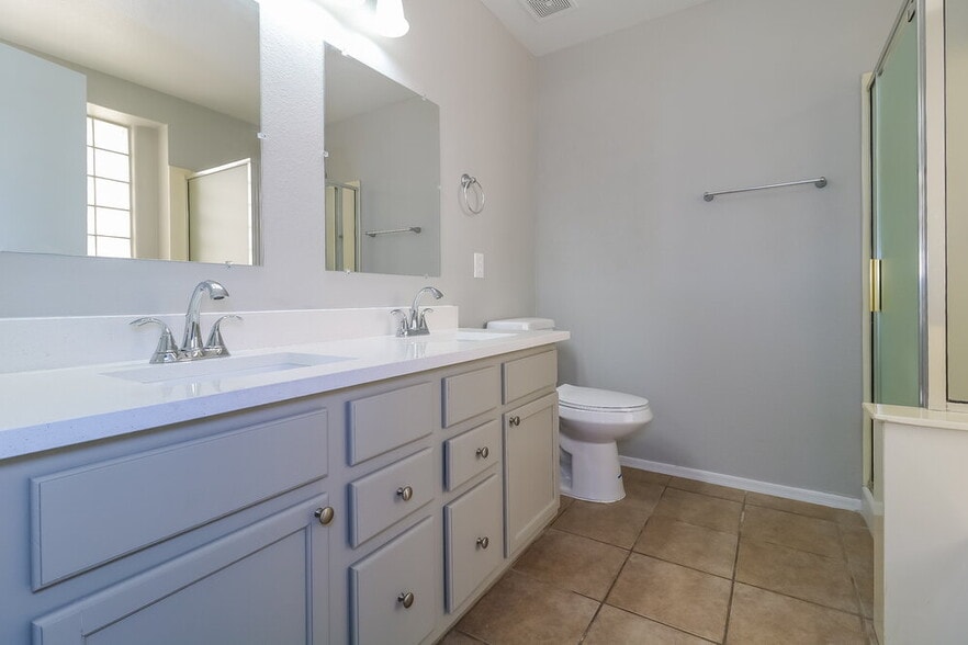 Building Photo - 12834 W Windsor Ave