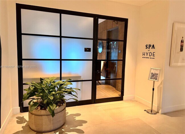 Building Photo - 121 NE 34th St