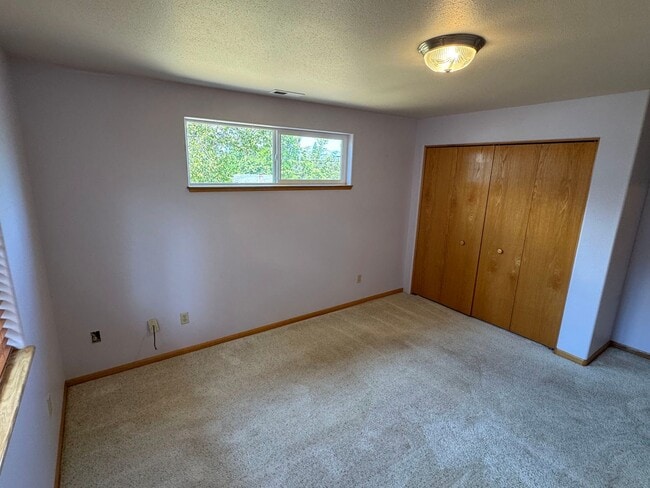 Building Photo - 3 Bedroom Home in College Hill Neighborhood