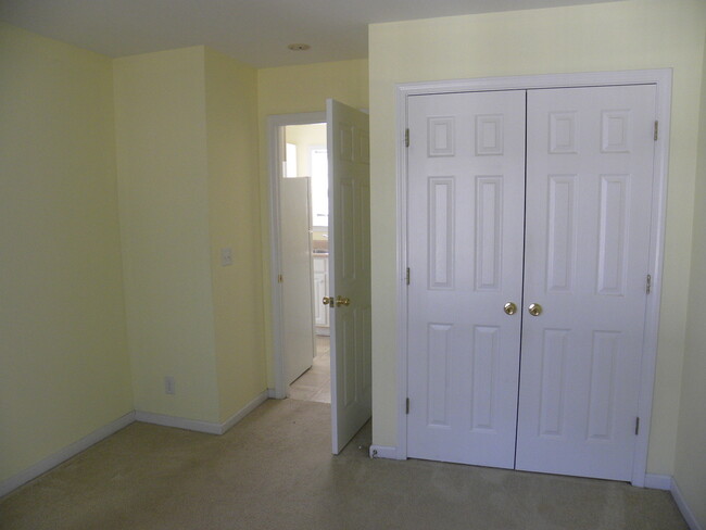 Building Photo - Cute One Bedroom apartment, Free standing ...