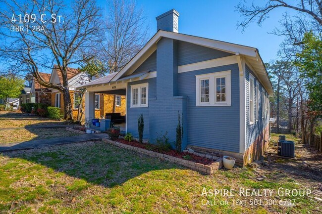 Building Photo - Stunningly updated Hillcrest Home. Walk to...