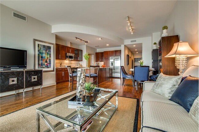 Building Photo - 1401 McKinney St