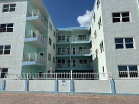 Building Photo - 2600 N Surf Rd