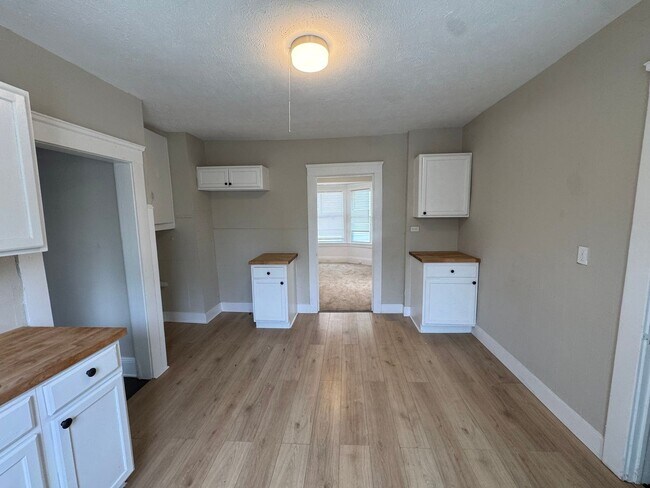 Building Photo - Comfort Meets Convenience: Beautiful 3-Bedroom Single-Family Home  Family-Friendly