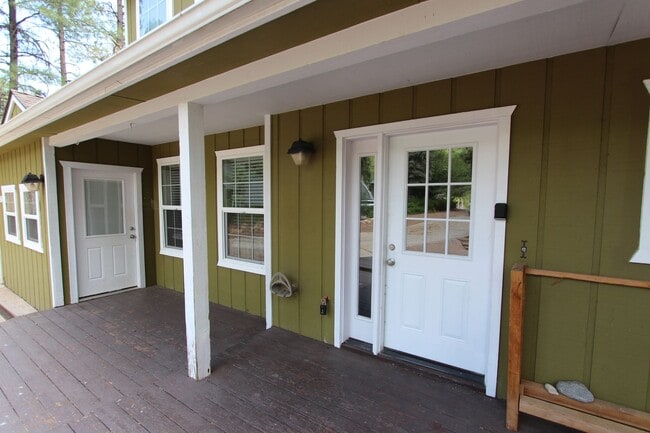 Building Photo - 5-Bedroom University Heights Gem – Privacy...