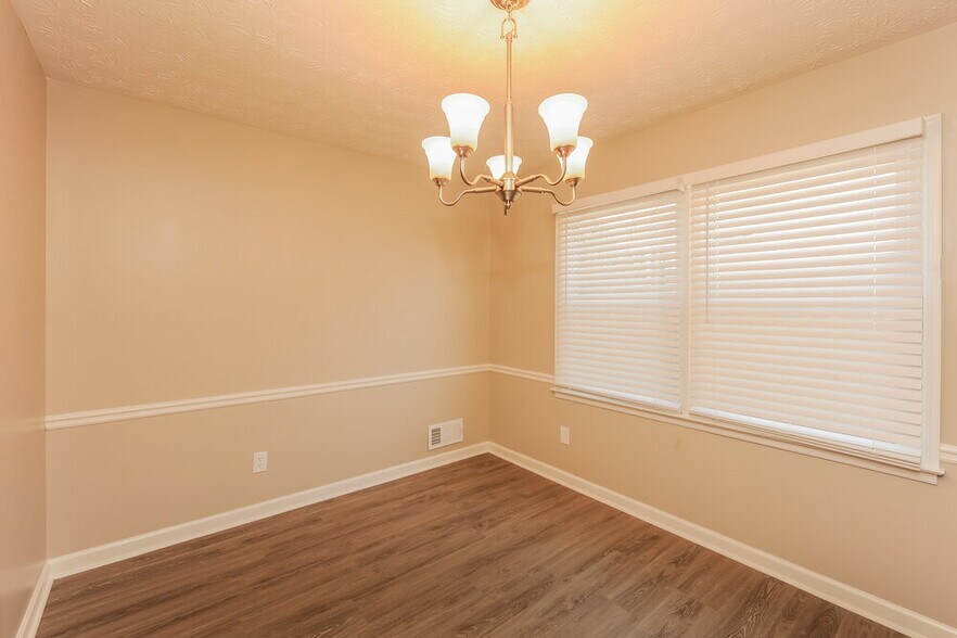 Building Photo - 3325 Shady Cove Rd