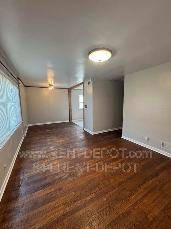 Building Photo - 1303 S St James Blvd