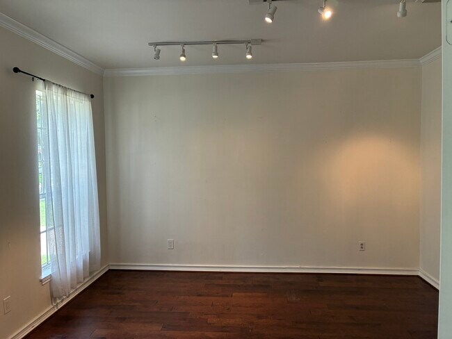 Building Photo - 4635 Meadow Green Dr