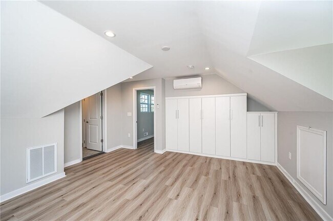 Building Photo - 4106 Grove Ave