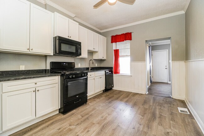 Building Photo - Fantastic 2bd/1ba home! Let yourself in!