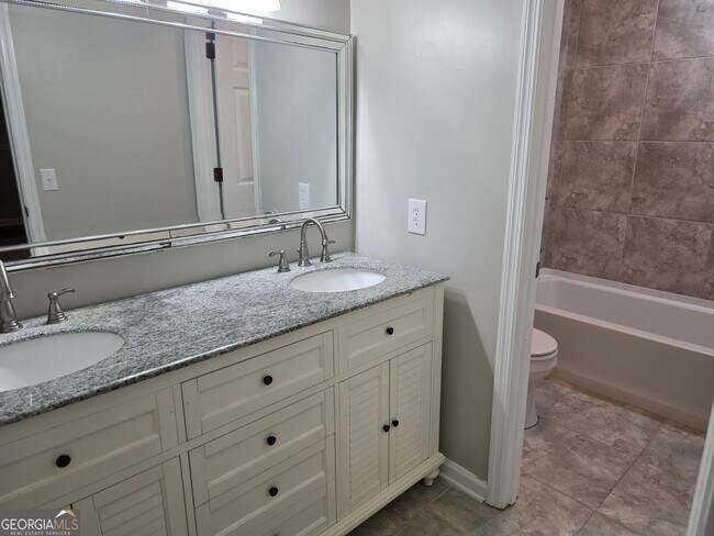 Building Photo - 622 Plantation Dr