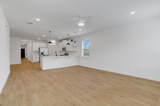 Building Photo - 8438 Bay Rdg Cir