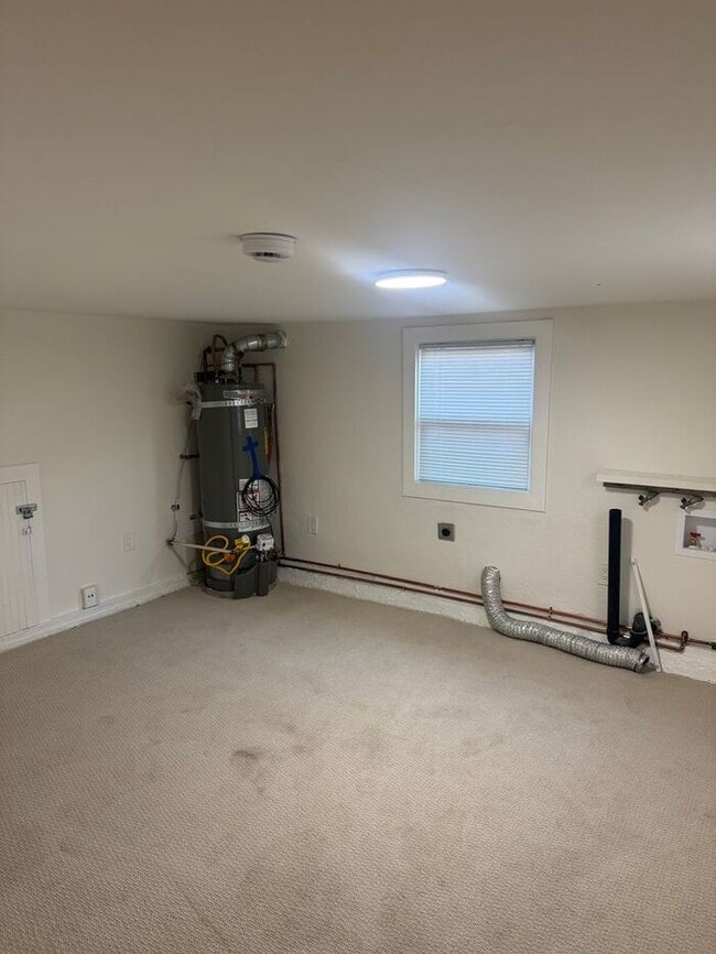 Building Photo - Great 2 Bedrooms 1 Bath Home