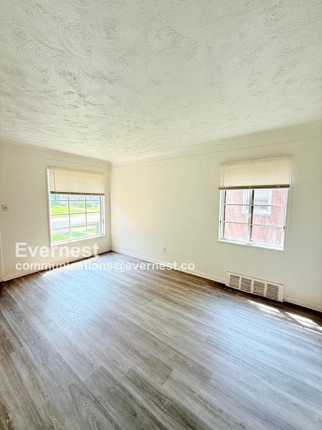 Building Photo - 20527 Rosemont Ave