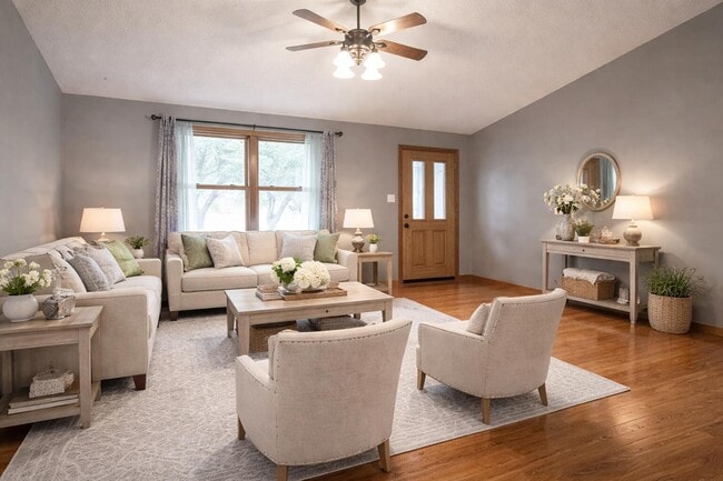 Building Photo - 1302 Look Out Ct