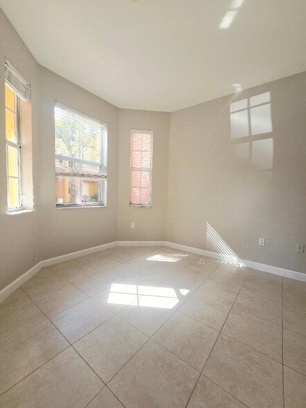 Building Photo - 3803 Shoma Dr