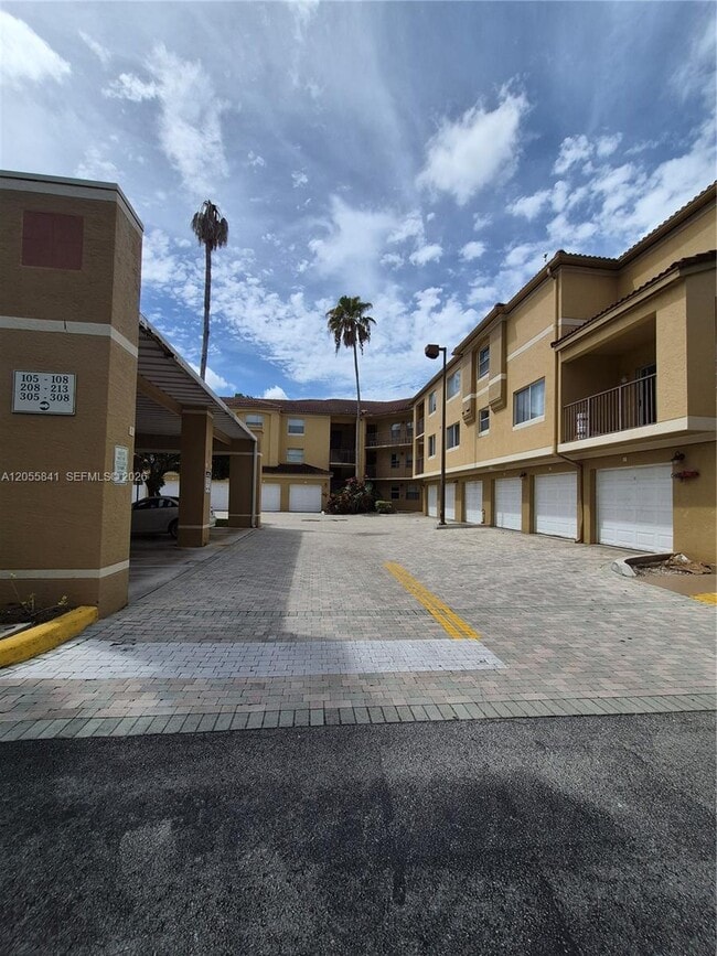 Building Photo - 771 N Pine Island Rd