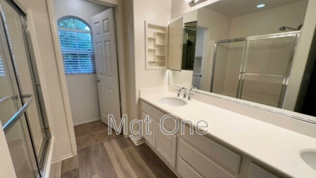 Building Photo - 5 Emory