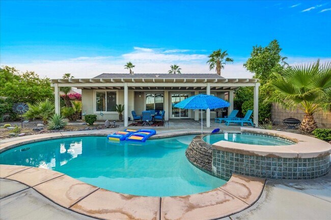 Building Photo - 60636 Desert Shadows Dr