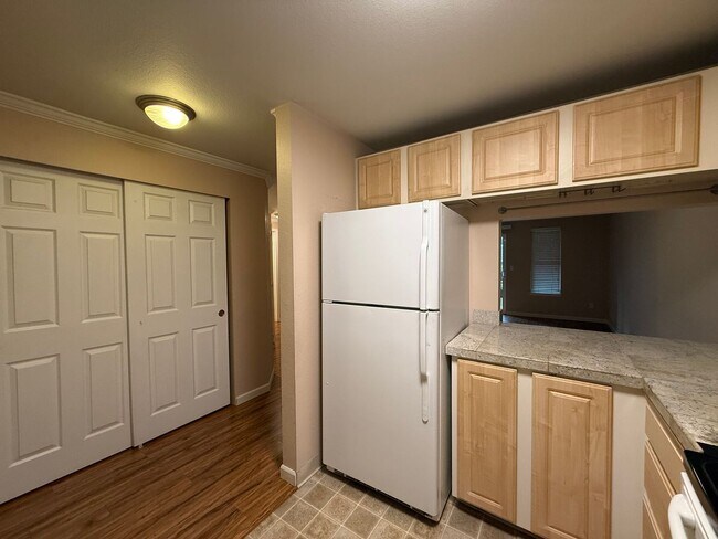 Building Photo - 2 Bed 1 Bath Kirkland