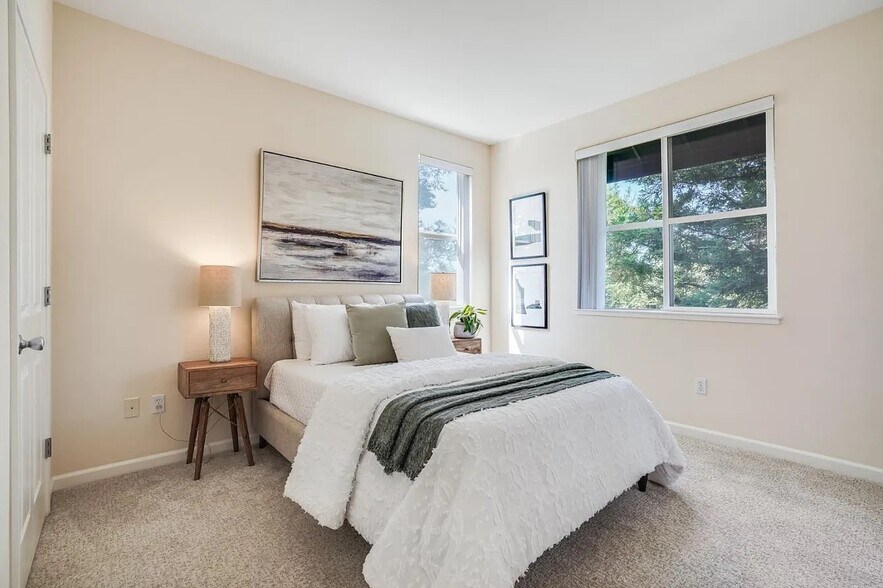 Building Photo - 1982 W Bayshore Rd