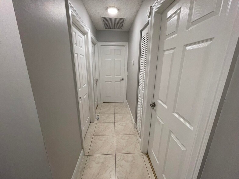 Building Photo - 9173 Tivoli Pl