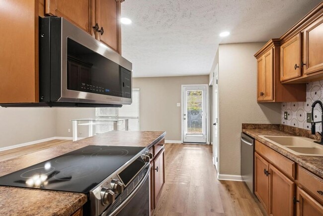 Building Photo - Spacious 3-Bedroom Home in The Colony – Available Now!