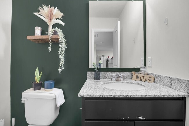 Building Photo - Beautiful Three-Bedroom in Palmetto Breeze