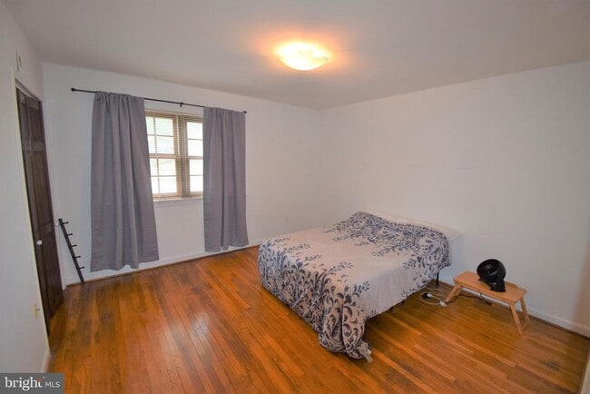 Building Photo - 108 E Rosemont Ave