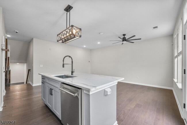 Building Photo - 8 Jessica Ln