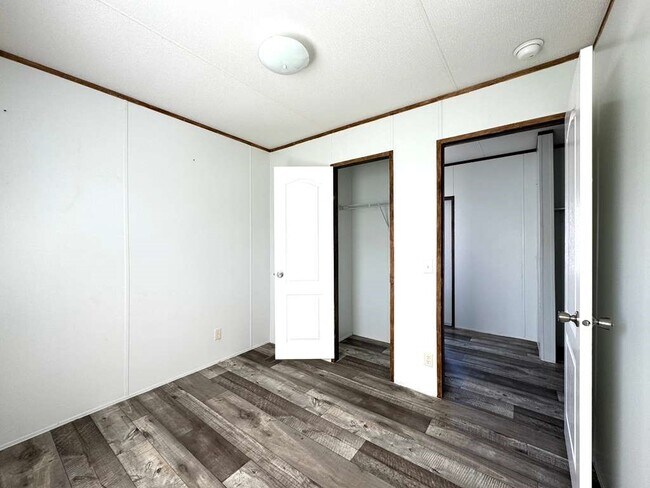 Building Photo - 16206 Wood Dr