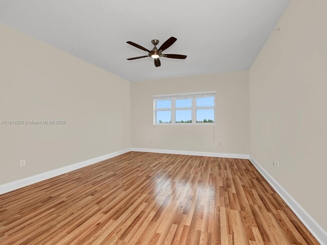 Building Photo - 15051 Royal Oaks Ln