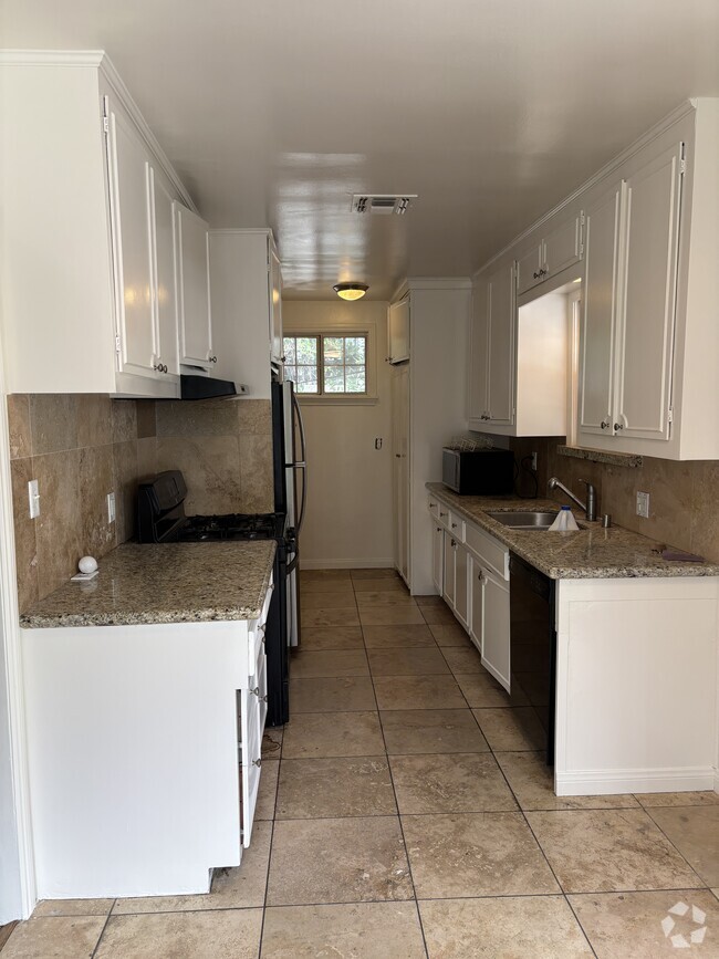 Building Photo - 10829 Kling St