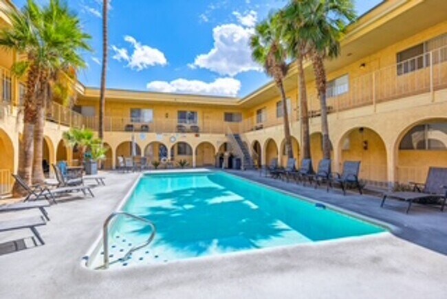 Building Photo - Furnished, Short term or long term Condo with community Pool