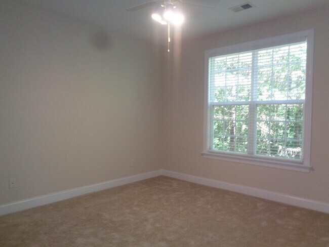 Building Photo - 914 Providence Glen Dr