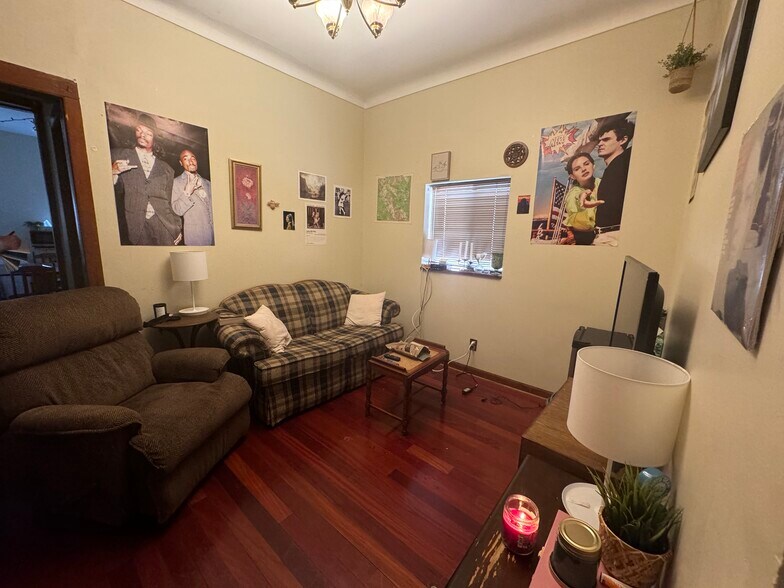 Building Photo - 2621 N Maryland Ave