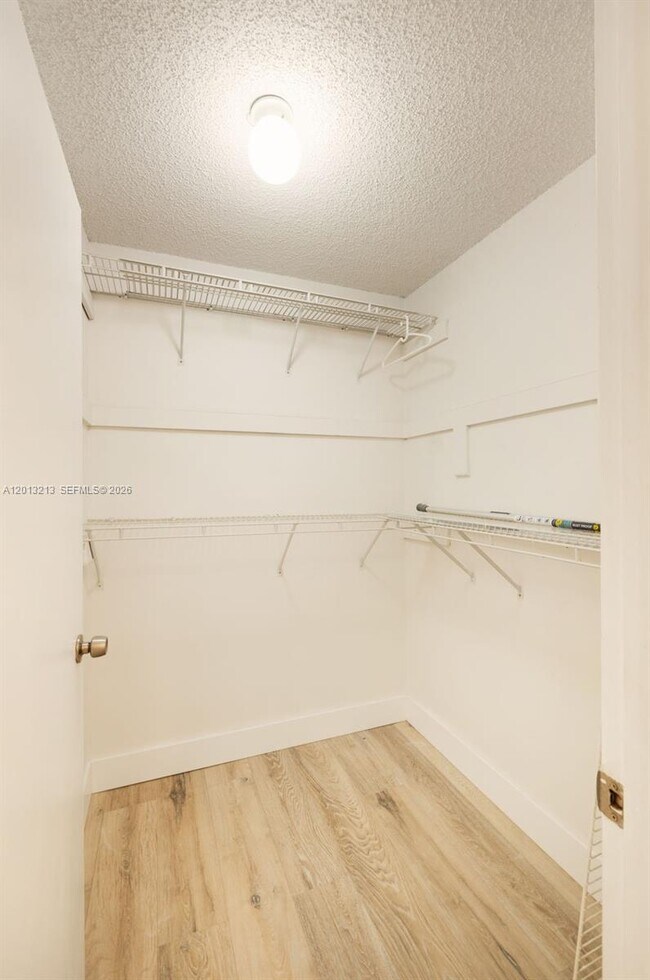 Building Photo - 10825 SW 112th Ave