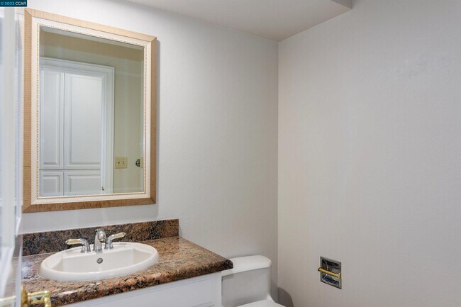 Building Photo - 503 Hawkridge Terrace