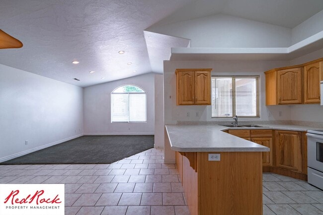 Building Photo - 2 Bedroom and 2 Bathroom Home near Quail C...