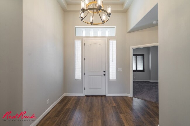 Building Photo - Stunning 4 Bedroom Home with Gorgeous Back...