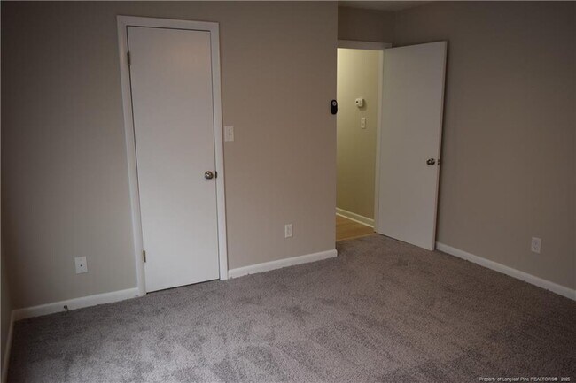 Building Photo - 668 Bartons Landing Pl