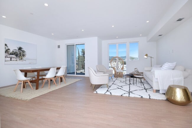 Building Photo - Beautiful Open Floor plan Luxury Apartments