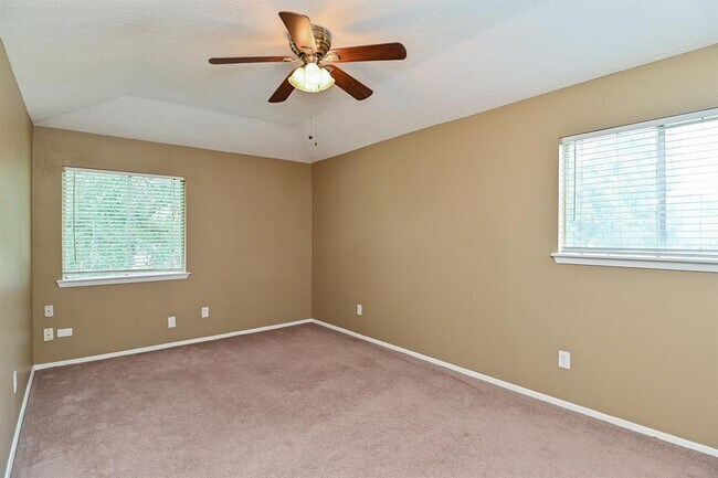 Building Photo - 6208 Vinewood Ln