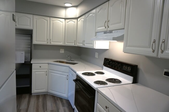 Building Photo - 2650 Brookwood Way Dr